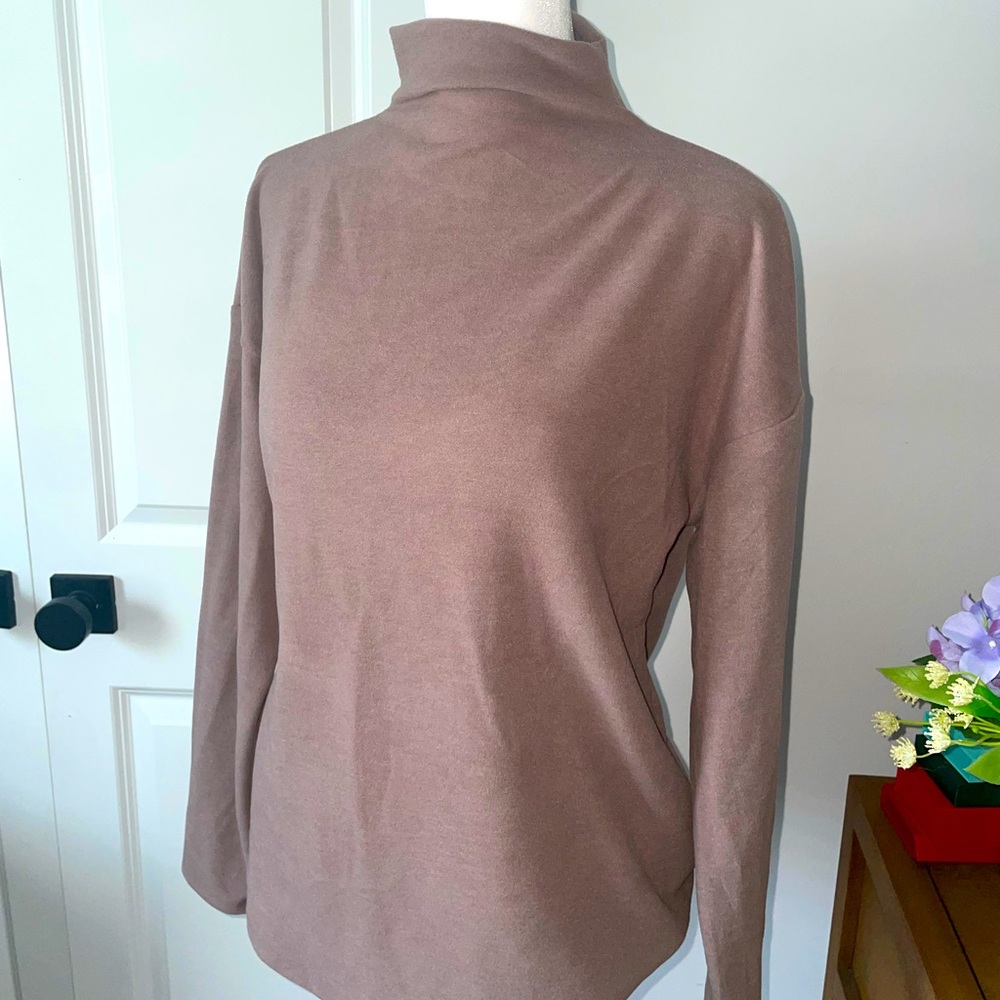 Turtle neck long sleeve sweater